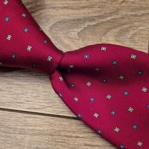 CHRISTIAN DIOR Dark Red Floral‎ Like Pattern Silk Mens Tie VTG